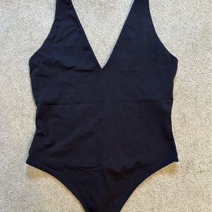 Babaton Contour Bodysuit Sz L